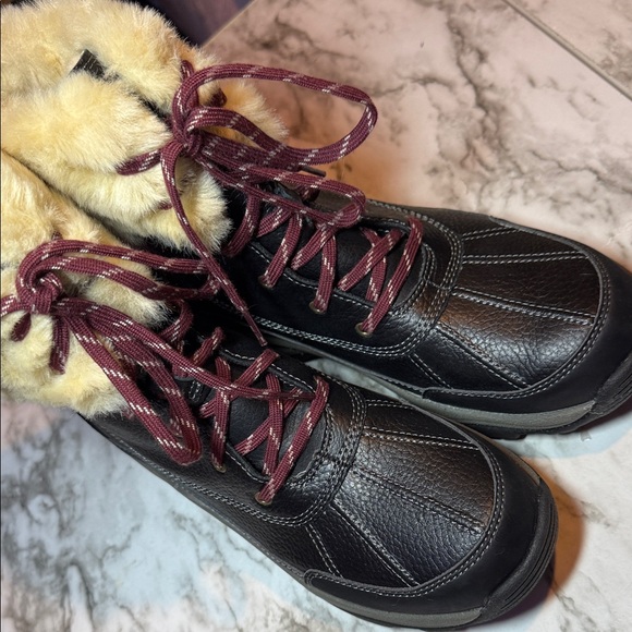 Clarks Black with Cream Faux Fur Winter Style Boots with NWOT SZ 9 - Picture 2 of 13